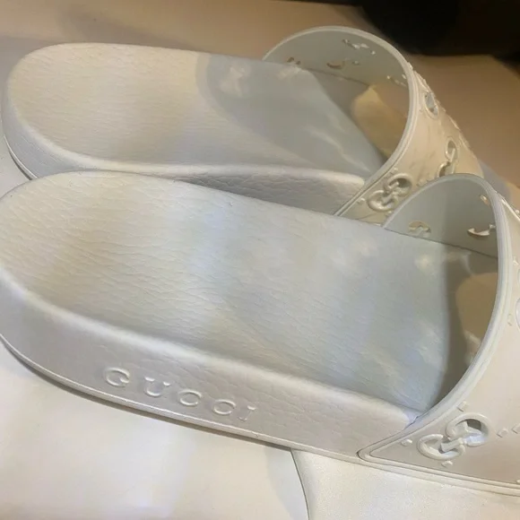 GUCCI Womens Rubber GG White Slides - Picture 5 of 11